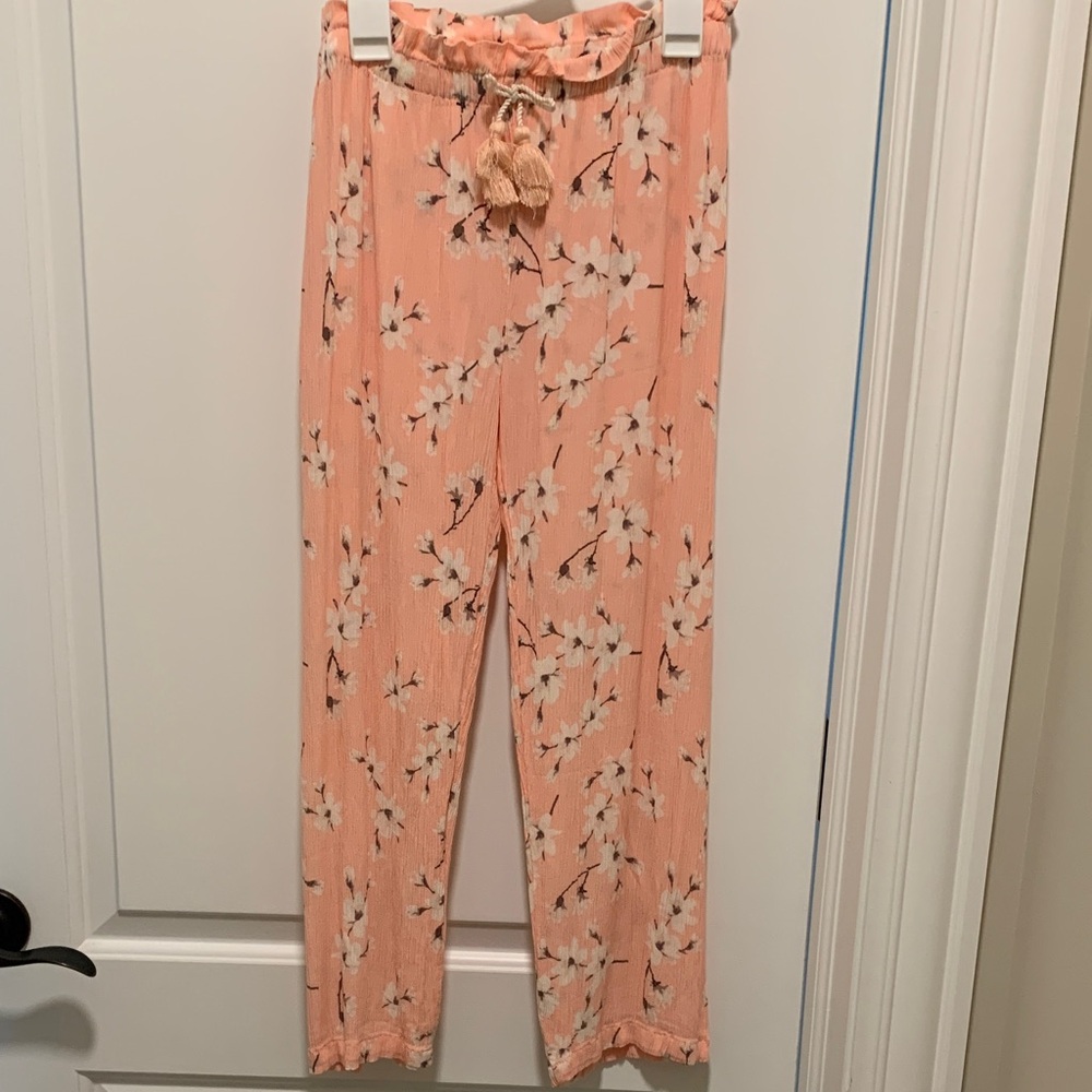 Beautiful Stylish Jessica Simpson Coral Floral Girl’s Dress Pants. Size:M(10/12)